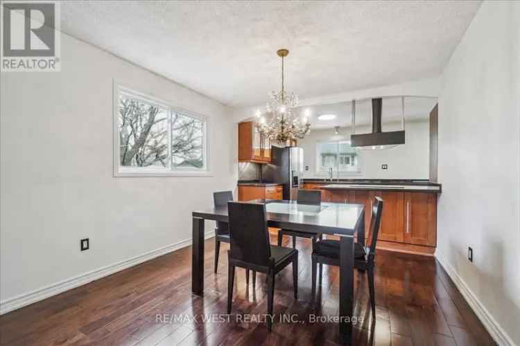 Updated Meadowvale Home Premium Lot Chefs Kitchen Family Room Large Deck Backyard