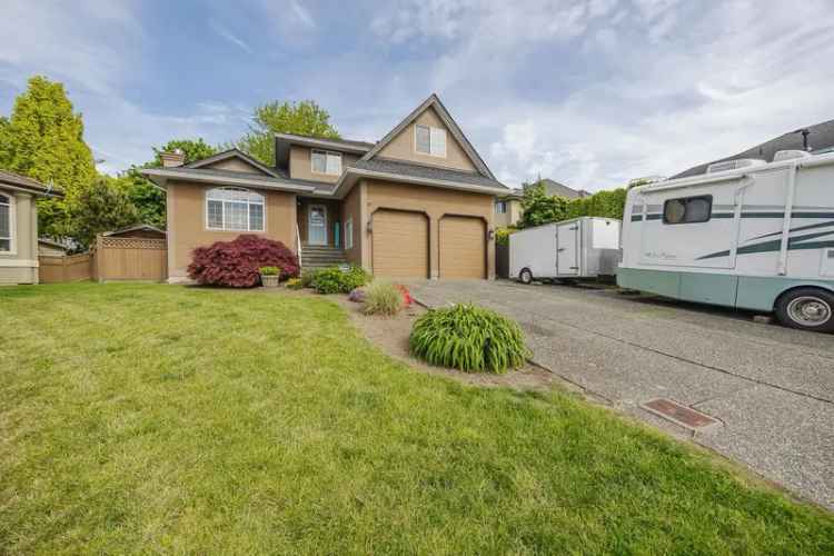 3 Bed Family Home Cloverdale BC Updated Kitchen & Bathrooms RV Parking