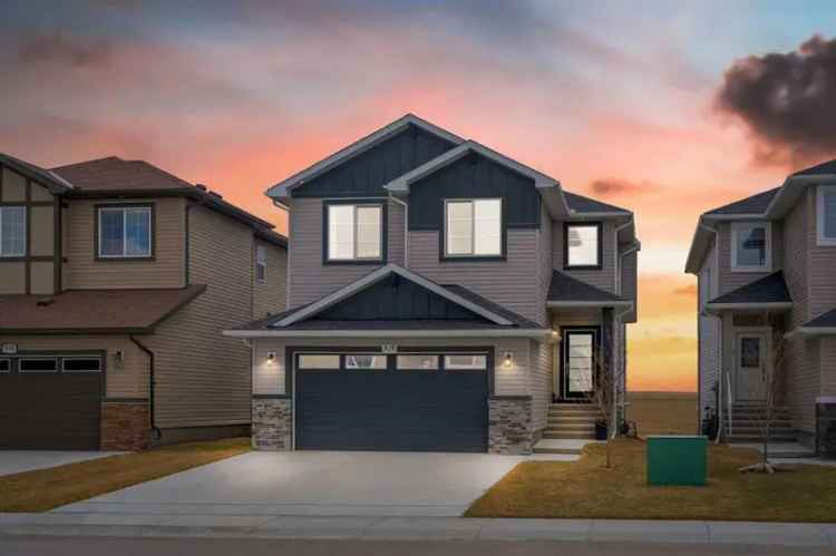 Luxury 2400 sq ft Walkout Home in Edgefield