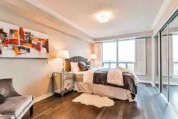 '2 BEDROOM   2 WASHROOM CONDO'/Luxurious Renovated/Beside Subway