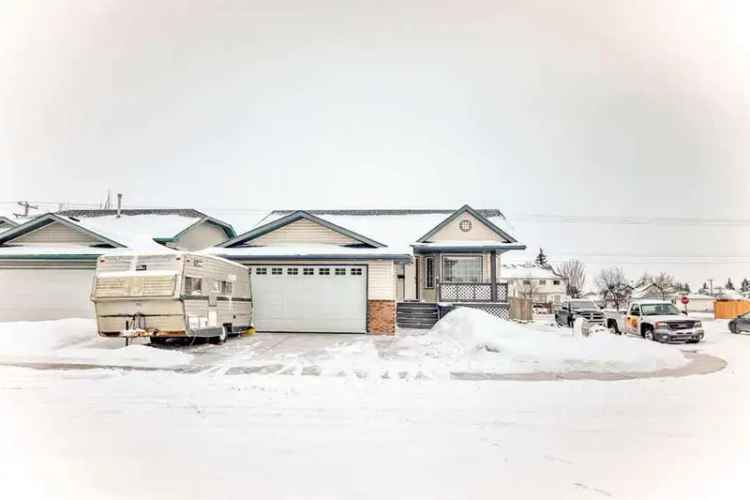 House For Sale in Strathmore, Alberta