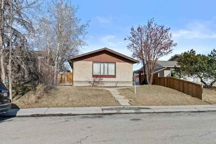 House For Sale in Calgary, Alberta