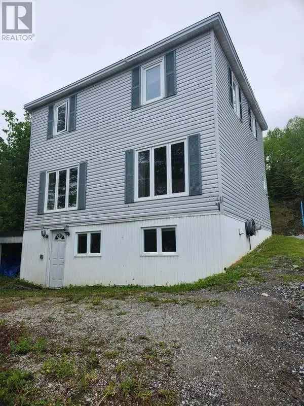 3 Bedroom Home with Bay of Islands Views Near School