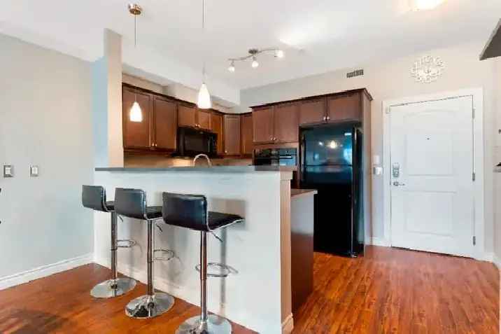 This stunning one-bedroom condo in the picturesque Robson Summi!