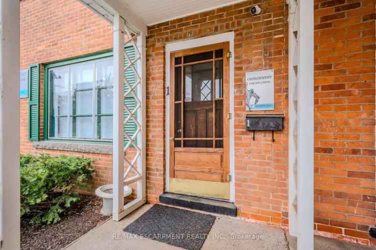 House For Sale in 492, Locust Street, Burlington, Ontario