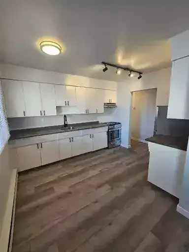 Rent 1 Bedroom Suite in Edmonton with Upgrades and Stainless Steel Appliances