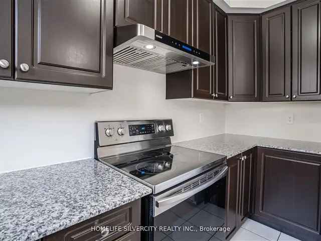 3 Bedroom Townhouse in Mount Pleasant Near Go Station