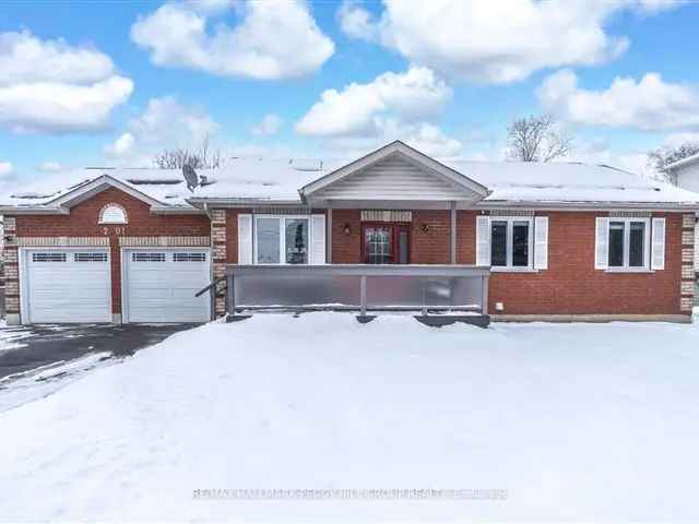 Lake Simcoe Bungalow with Heated Garage and Pool