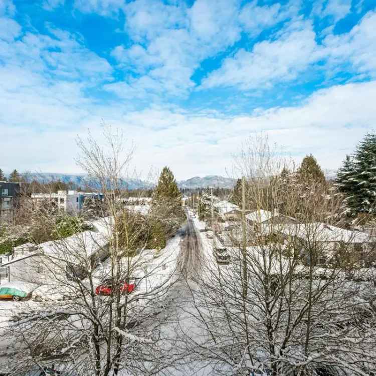 Updated Top Floor Condo with Mountain Views Pet-Friendly