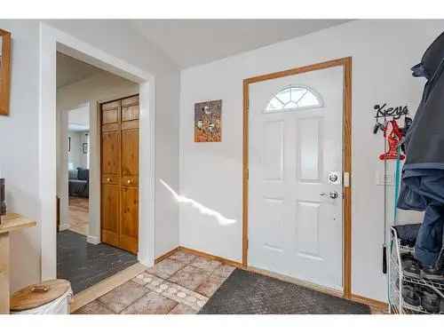 House For Sale In Silver Springs, Calgary, Alberta