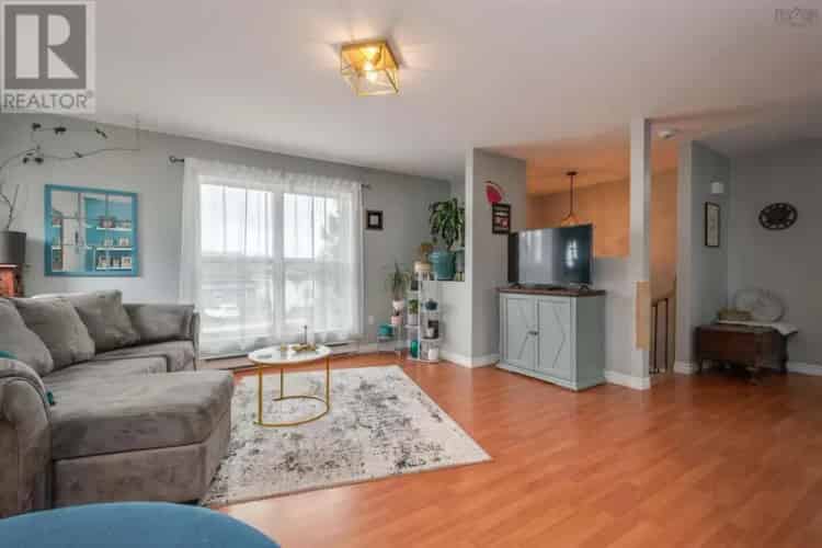 3 Bed 2 Bath Family Home Near Schools Large Backyard