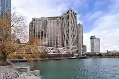 Luxury Lakeview Condo 2 Beds 2 Baths 1382 Sq Ft