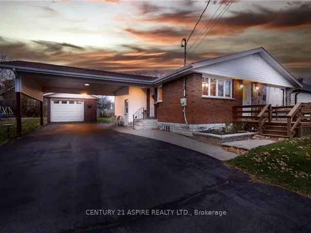 Charming Cobden Bungalow with Jacuzzi and Potential Granny Suite