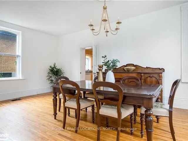 Red Brick Victorian Home Near Downtown Thornbury