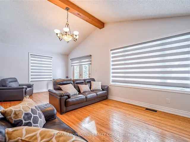 House For Sale in Burlington, Ontario