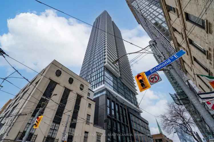 Rent brand new condominium in downtown Toronto with world-class amenities