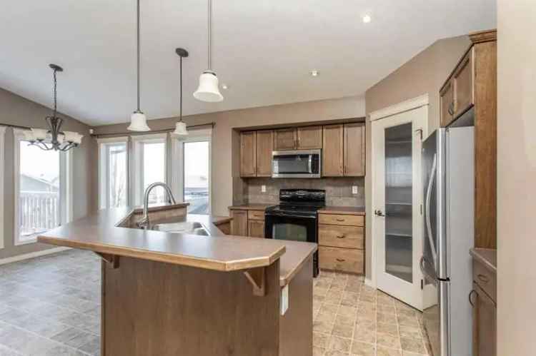 House For Rent in Blackfalds, Alberta