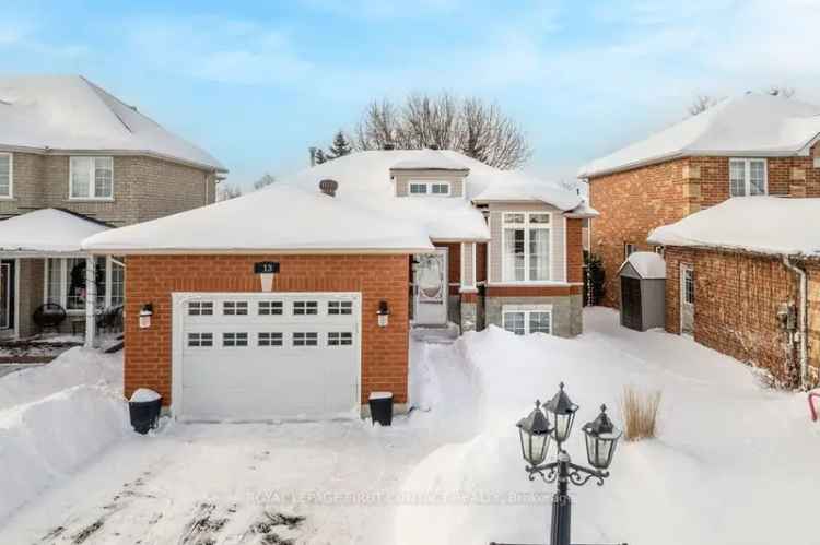 Charming 2+1 Bedroom Bungalow in Barrie Family-Friendly Neighbourhood