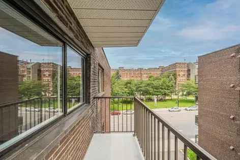 1 room apartment of 56 m² in Montreal