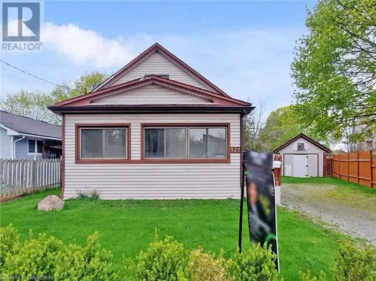 2+1 Bedroom Home in St Catharines North End Near Schools and QEW