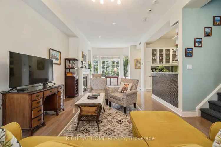 Spacious Townhouse in Bayview Village 2500 sq ft