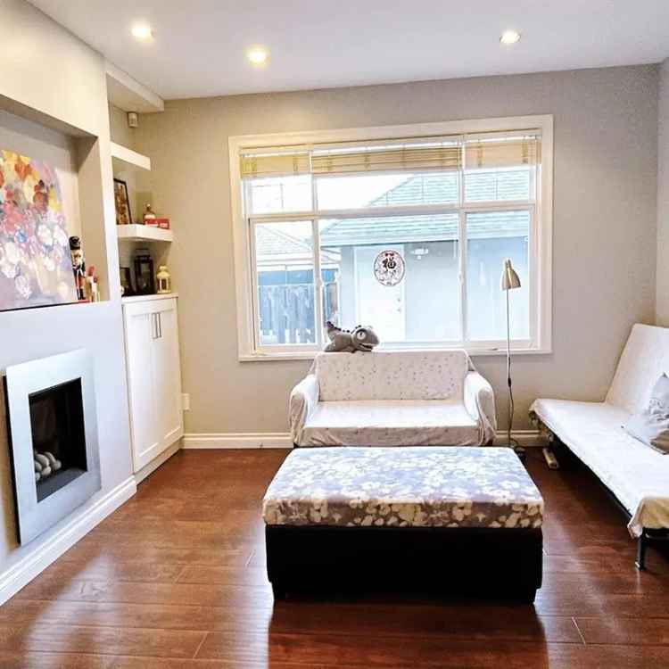 Vancouver Heights 3 Bed 3 Bath Half Duplex Near Brentwood Mall