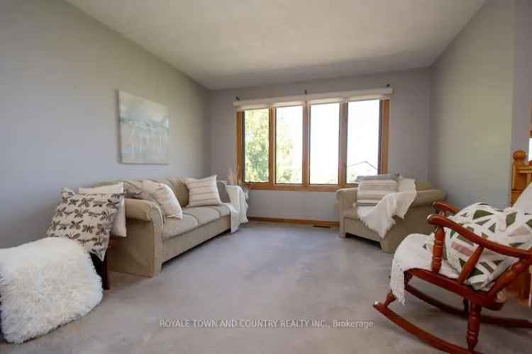 3-Bedroom Raised Bungalow in View Lake with Golf Course Views