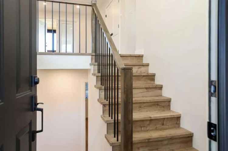 6 Bedroom 3 Bathroom Bi Level Home 1300 sq ft