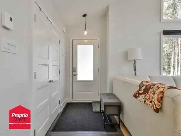 Bungalow for Sale in Private Estate with Lake Access