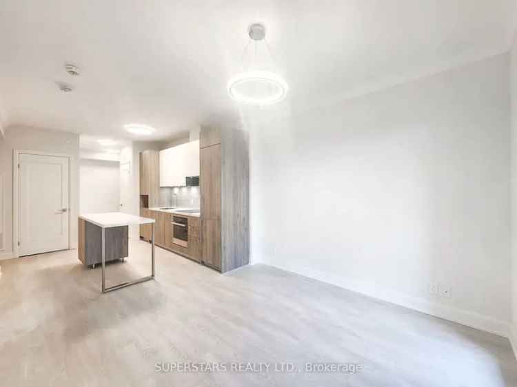 Markham Condo: Bright 1+1 Bedroom, 2 Baths, Modern Kitchen