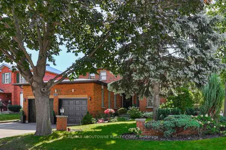 House For Sale in Oakville, Ontario