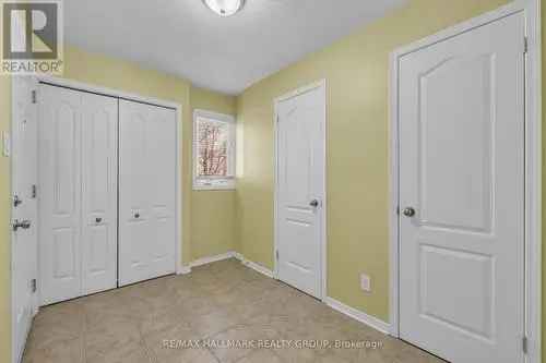 3 Bedroom Townhouse For Sale in Cummings Ottawa