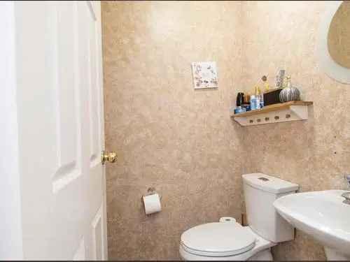Fully Renovated 9 Bed 5 Bath House in Surrey BC