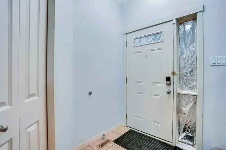 Duplex For Rent in Calgary, Alberta