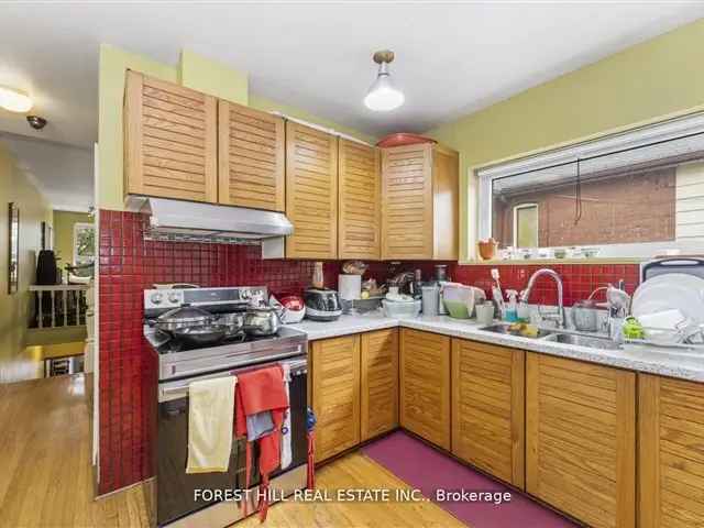 Legal Duplex in Toronto West End 5+1 Bedrooms 3 Kitchens 3 Baths