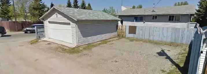Upper level, 3 beds, 1.5 baths, double garage $2000   60% Utils