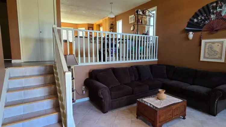 Arbour Lake 4-Level Split Home - 4 Bed 3 Bath