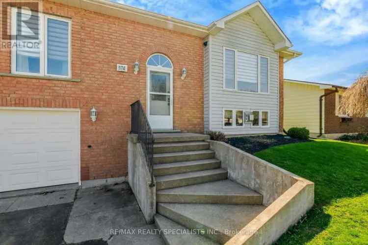 3 Bed 3 Bath Executive Bungalow with Finished Basement and Double Garage