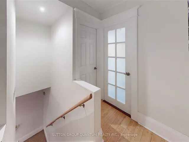 Townhouse For Sale in Toronto, Ontario