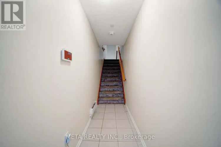 4 Bedroom Townhouse in Windfields Near Hwy 407