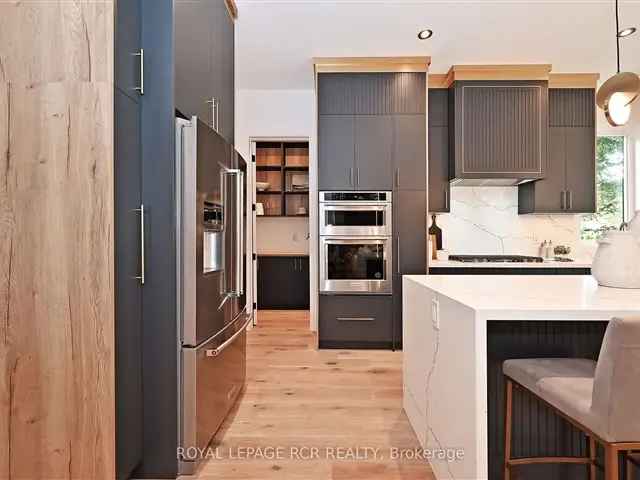 House For Sale in Aurora, Ontario