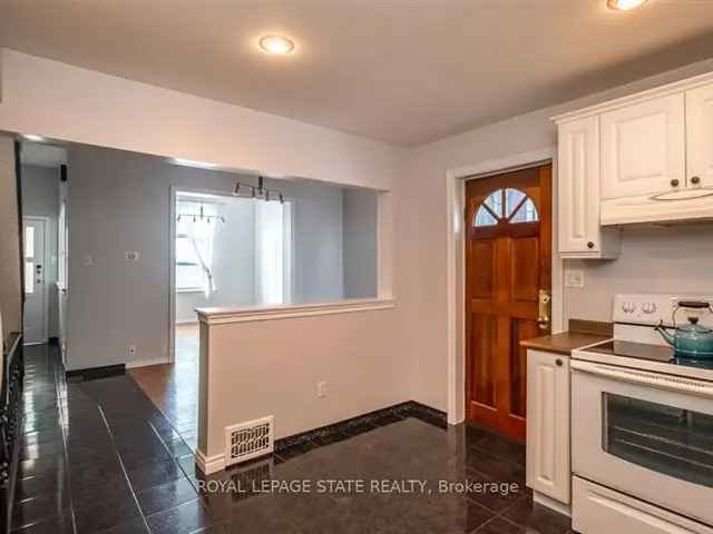 House For Sale in 136, Dundurn Street North, Hamilton, Ontario