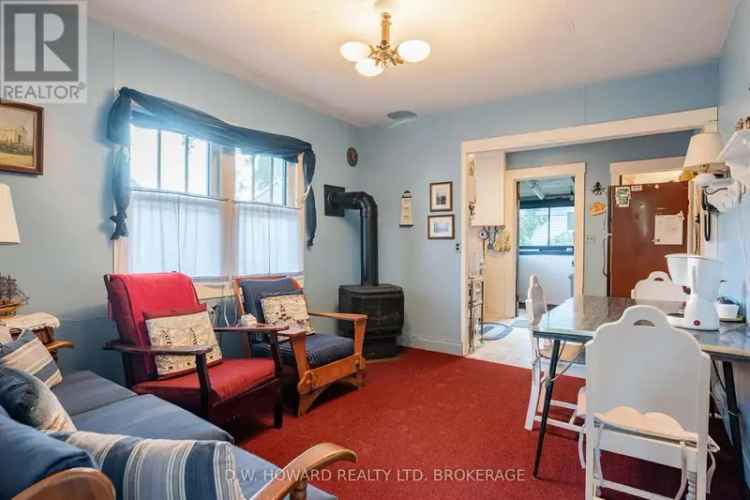 Crystal Beach Cottage Two Lots Near Public Beach