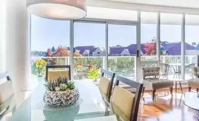 Spacious 2-Bedroom 3-Bathroom Condo with Gourmet Kitchen and Large Deck