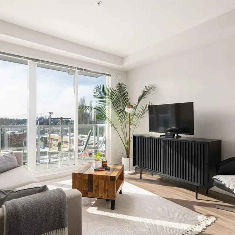 1 Bedroom + Den Condo for Sale near Gateway Skytrain