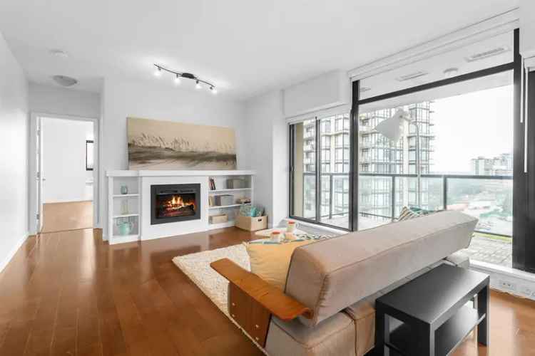 1102 15 E Royal Avenue Condo for Sale