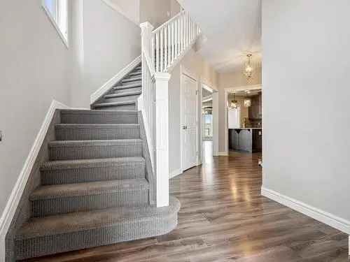 Family Home in Edmonton's Cy Becker Neighbourhood
