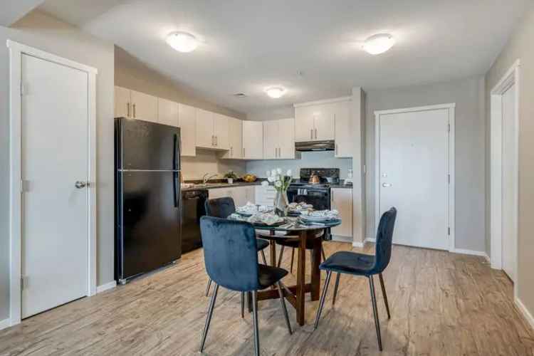 2 Crestview Blvd -  in Sylvan Lake