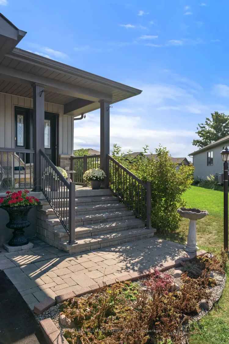 House For Sale in Ontario