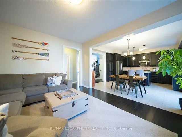 Elegant 4-Bedroom Home in Waterdown East